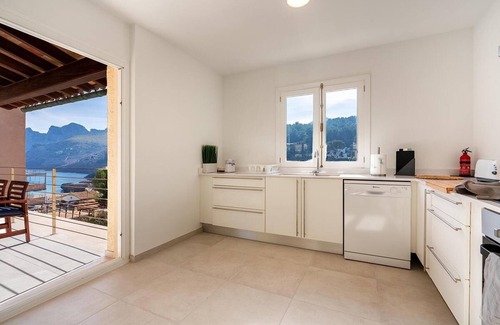 Cala San Vicente Apartment | apt. Cavall Bernat Near Beach, Balcony With Views, A/C, Wifi, 3 Bedr.
