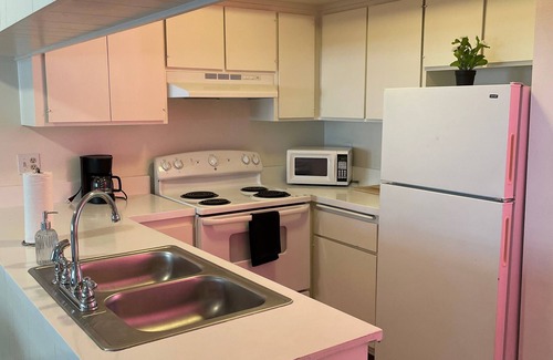 Historic Tennis Club Apartment | Apt G - furnished 1bed/1bath, second floor,in the heart of downtown Palm Springs