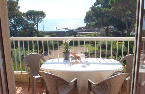Boulouris-sur-Mer Apartment | APT IDEAL FOR COUPLE WITH CHILDREN, WIFI, REVERSIBLE AIR CONDITIONING, GARAGE.