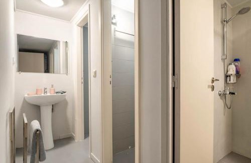 Makrigianni Apartment | Apt w/View of OlympusZeusTemple/4BEDR-3BATH-2KITC