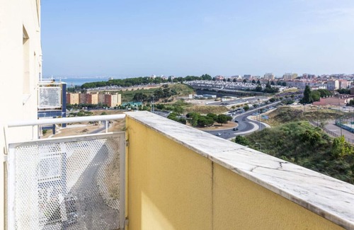 Beato Apartment | Apt with Stunning River Views and Private Rooftop!