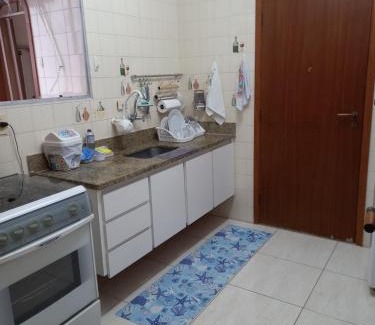 Jardim Praiano Apartment | Apto 6 pessoas - Ar e Wi-Fi - praia da Enseada - Guarujá