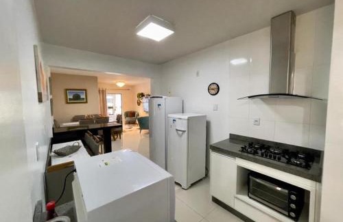 Andorinha Apartment | Apto amplo no coração da meia praia a 130m do mar