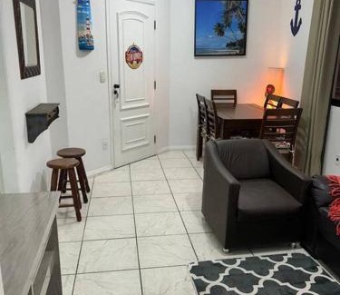 Asturias Apartment | Apto confortável, Praia das Astúrias 5 min a pé, garagem, 2 quarto ar, suíte, wi-fi