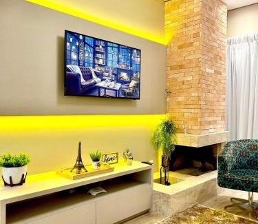 Carniel Apartment | Apto Encantador com Lareira, piscina e jacuzzi