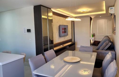 Bombas Apartment | Apto novo 2 suítes, alto padrão, familiar, piscina aquecida no condomínio, 1 quadra mar