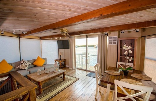 Tavernier Boat Rental | Aqua Lodge Houseboat "Captain's Quarters"