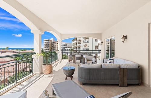 Maho Condo | Aqua Vue - Luxurious 4 bedroom condo at Porto Cupecoy | Island Properties