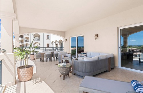 Maho Condo | Aqua Vue - Luxurious 4 bedroom condo at Porto Cupecoy | Island Properties