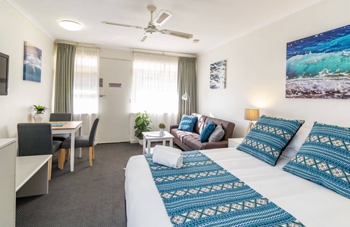 Glenelg Apartment | Aqua Waves Glenelg Central Studio Apt