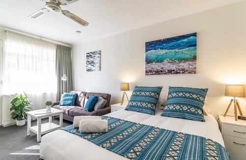 Glenelg Apartment | Aqua Waves Glenelg Central Studio Apt