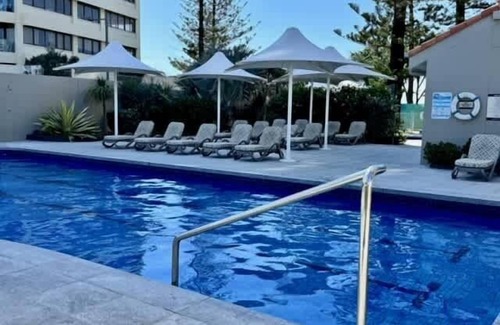 Surfers Paradise Apartment | Aquarius Surfers Paradise Level 25 Pool & Parking