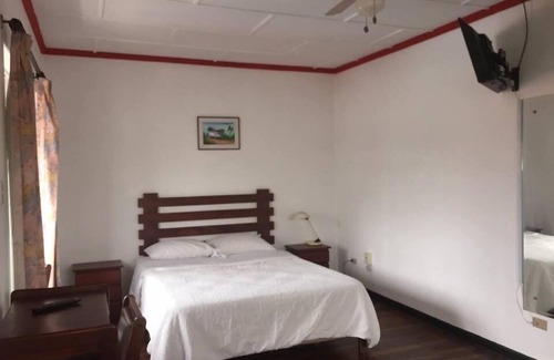 La California Hotel | Ara Macao Inn