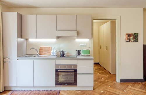 Levanto Apartment | Aragosta, apartment for 4, with garden, 200m from beach, in Levanto centre