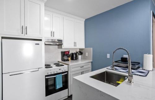 South Central Houston House | Arbor Villa 2 I 4 Apts Sleeps 24 Near Dtown