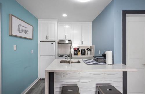South Central Houston House | Arbor Villa 2 I 4 Apts Sleeps 24 Near Dtown