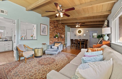 Dallas House | Arboretum Retreat: 3 Bedrooms of Peace & Greenery