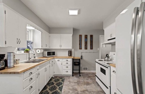 Northtown House | Arcade Game Rm-Pets! Fenced Backyard-3 Mi to Dwntwn & Gonzaga