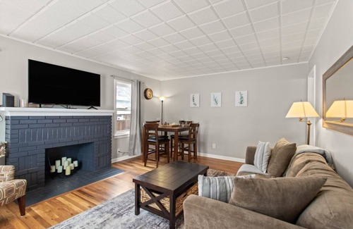 Northtown House | Arcade Game Rm-Pets! Fenced Backyard-3 Mi to Dwntwn & Gonzaga