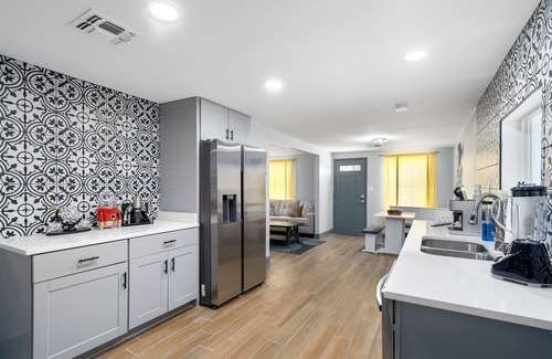 Camelback East House | Arcadia House, Dog Friendly, Hot Tub, Playground, Huge Yard, Covered Parking