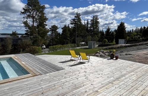 Ytterbystrand Villa | Archipelago villa on Resarö with pool, guesthouse and fantastic view