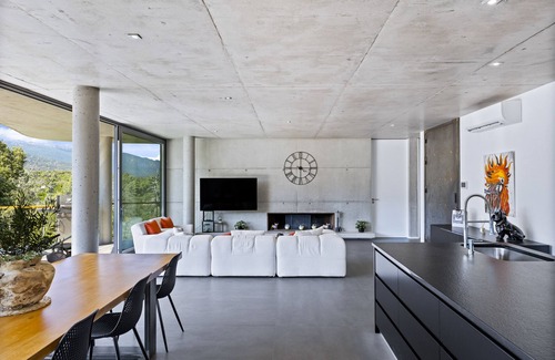 Sotta Villa | ARCHITECT-DESIGNED VILLA WITH POOL