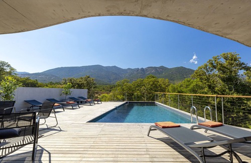 Sotta Villa | ARCHITECT-DESIGNED VILLA WITH POOL