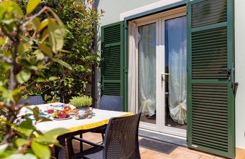 Civezza Apartment | Arco del Mare - swimming pool with nice sea view