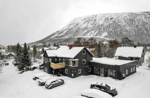 Tromsdalen Apartment | Arctic Aurora Apartment I SAUNA I Family & Groups