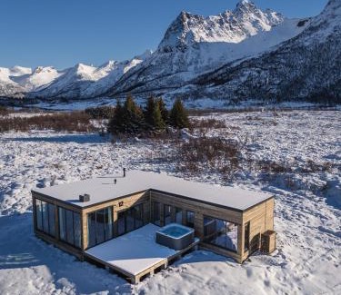 Vagan House | Arctic Serenity Lodge Lofoten - jacuzzi & sauna LL12