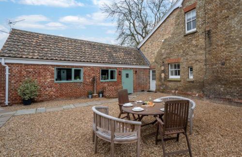 Sudbury House | Ardley Cottage Hedgehog