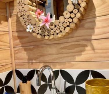 Arorangi House | Are Mii a stylish one room container home