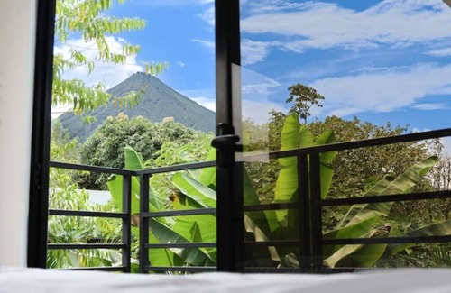Villa Bonita Cabin | Arenal Dream Lodge. Front-Row Volcano Views!