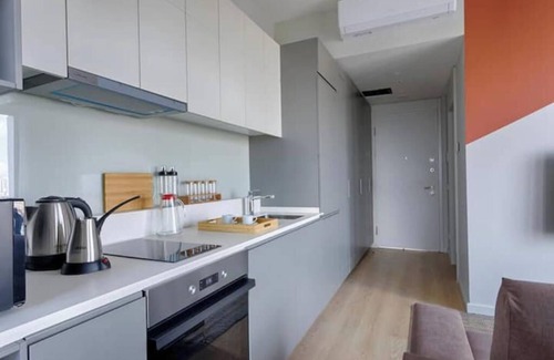 Umraniye Apartment | Aries - Charming Studio Apt w/Balcony Views