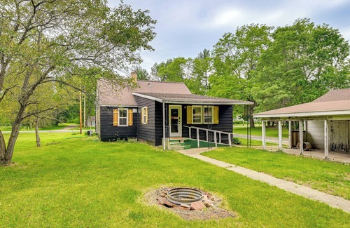 Dellwood House | Arkdale Home w/Fire Pit, 1 Mi to Castle Rock Lake