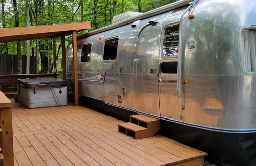Hico House | Arlo is a cozy RV in delightful Hico with WiFi, AC