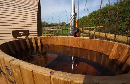Brightlingsea House | Armadilla 2 at Lee Wick Farm Cottages & Glamping