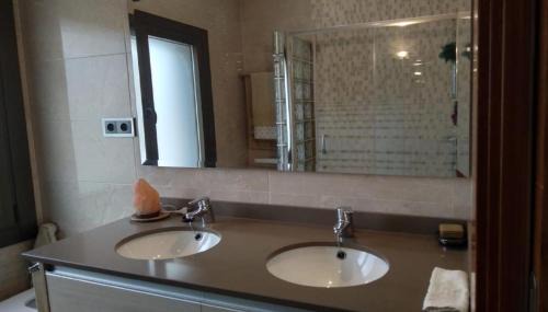 Llinars del Valles Apartment | Armonía Superior