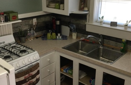 Arnolds Park Cottage | Arnolds Park Cozy Cottage & Gazebo Steps to Okoboji Lake & Park