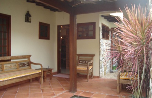 Centro House | Arraial cozy house, in a paradise 3 minutes from the beach, with TV 60 ', SKY