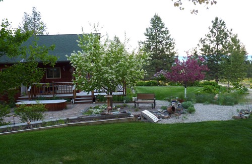 Victor House | Arrowleaf Guest House - a tranquil, unique natural and landscaped retreat