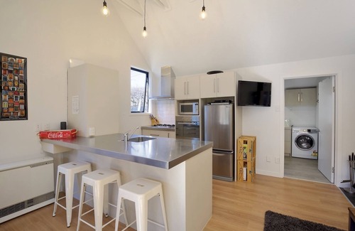 Arrowtown House | Arrowtown Red Cottage - Holiday Home with Spa