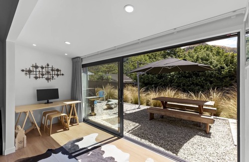 Arrowtown House | Arrowtown Red Cottage - Holiday Home with Spa