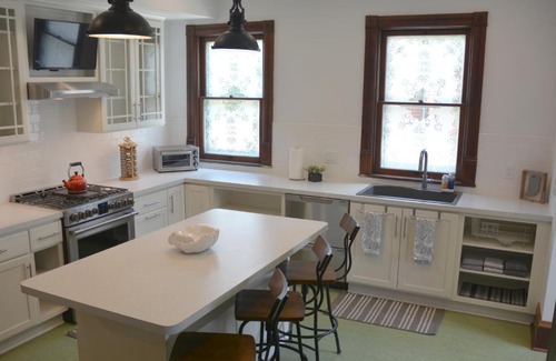 West Washington House | Art and Lodging