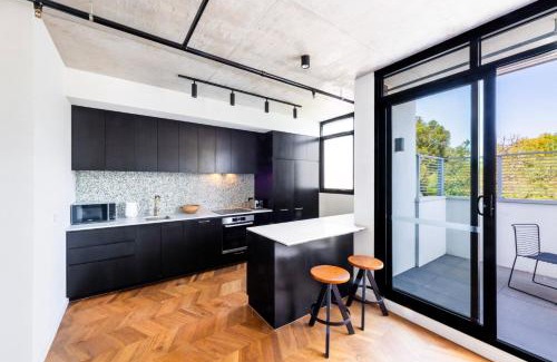 Fitzroy Apartment | Art, Culture & Coffee - Your Perfect Fitzroy Escape