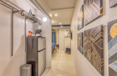East Side House | Art Deco Broadway Queen Room
