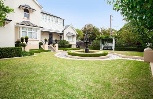 Lewisham Apartment | Art Deco Designer Studio in Lewisham