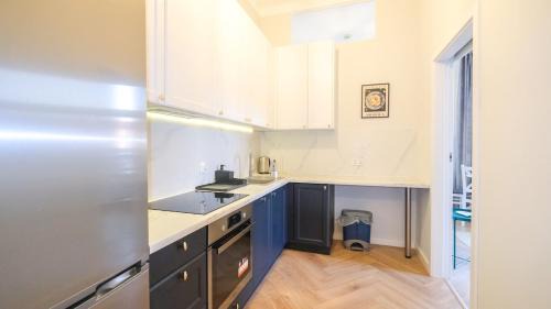 Wesoła Zachod Apartment | Art Deco Elegance