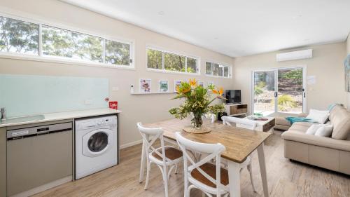Shoal Bay House | Art House Shoal Bay
