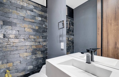 Lalinde House | ART LIVING 2002 Deluxe apt/3 BD/3.5bath/jacuzzi/pool/gym/balcony